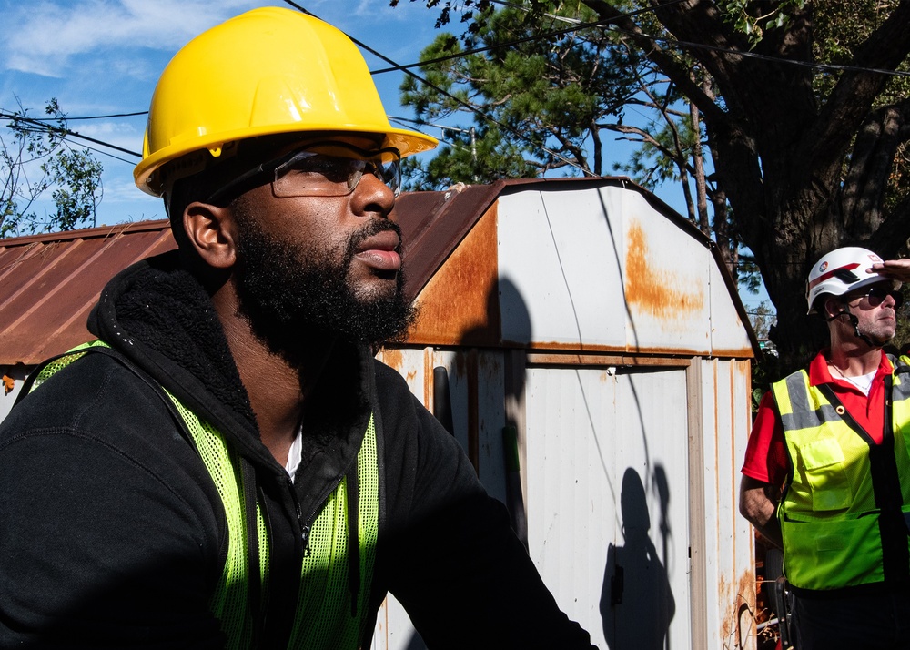 DVIDS Images USACE ‘Blue Roof’ installs begin in Sarasota at record