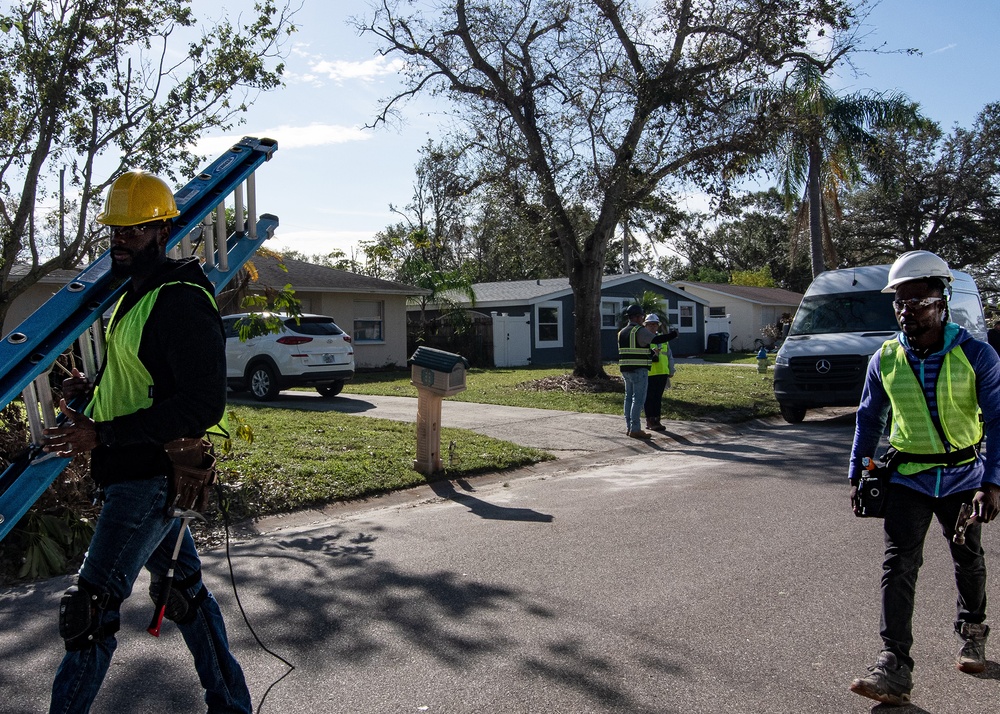 DVIDS Images USACE ‘Blue Roof’ installs begin in Sarasota at record