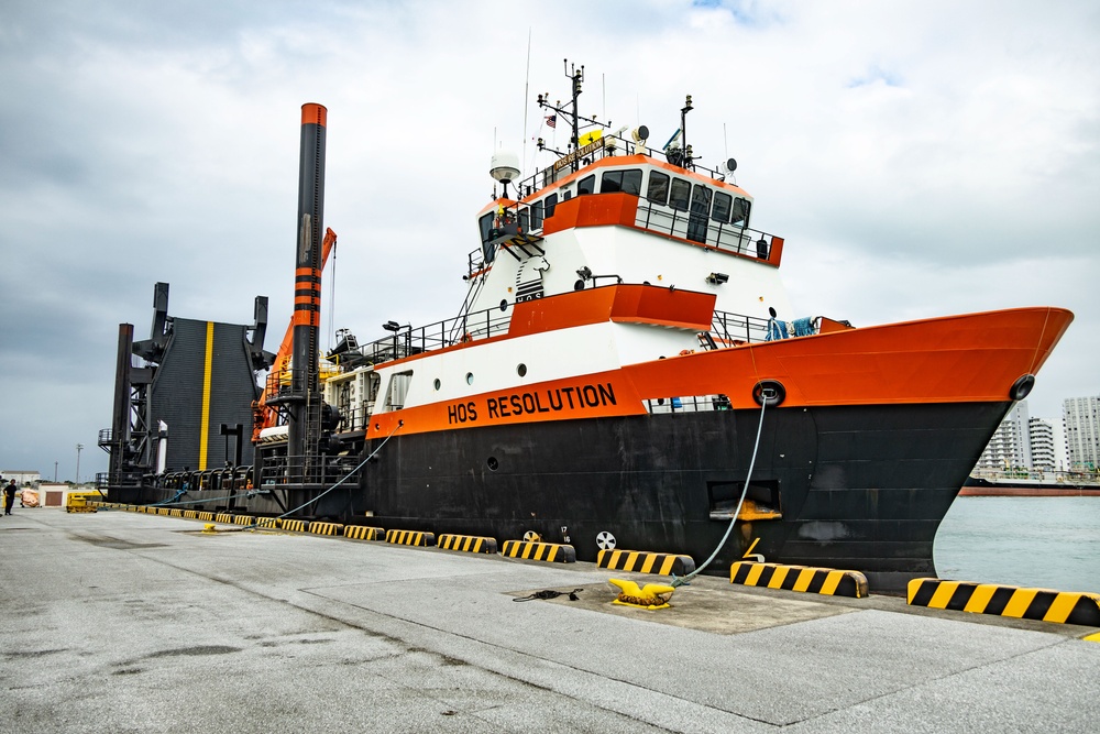 Stern Landing Vessel arrives at Naha Military Port