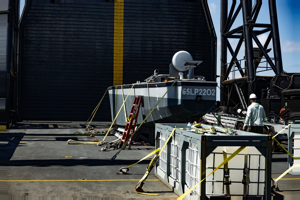 Stern Landing Vessel arrives at Naha Military Port