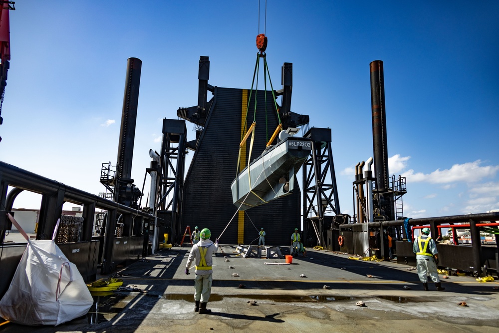 Stern Landing Vessel arrives at Naha Military Port