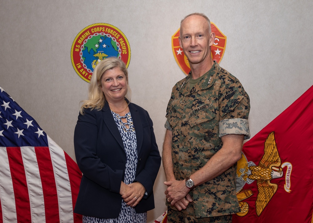 COMMARFORPAC meets with Deputy Counsel for the Commandant DV