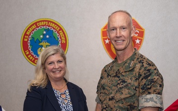 COMMARFORPAC meets with Deputy Counsel for the Commandant DV