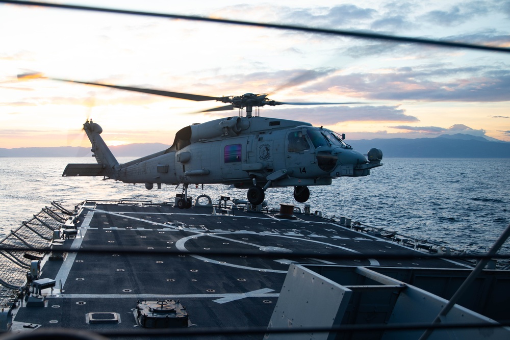 USS Higgins Conducts Flight Operations