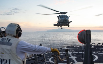 USS Higgins Conducts Flight Operations