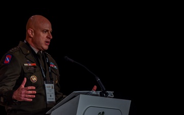 Army Guard director speaks at AUSA