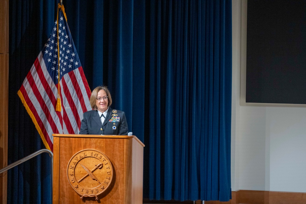 CNO Attends Naval History Essay Award Presentation
