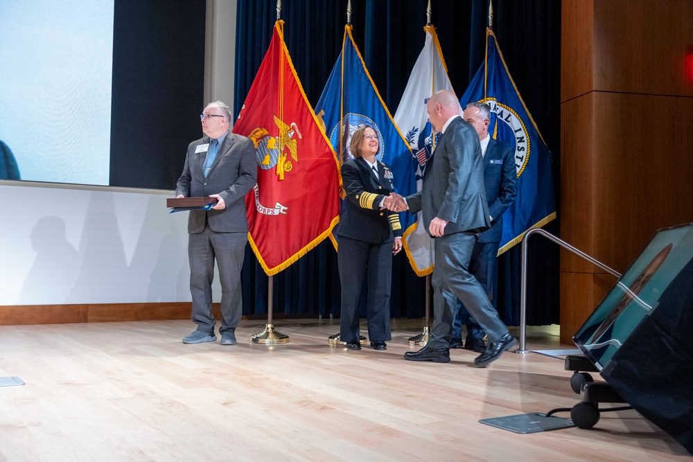 CNO Attends Naval History Essay Award Presentation