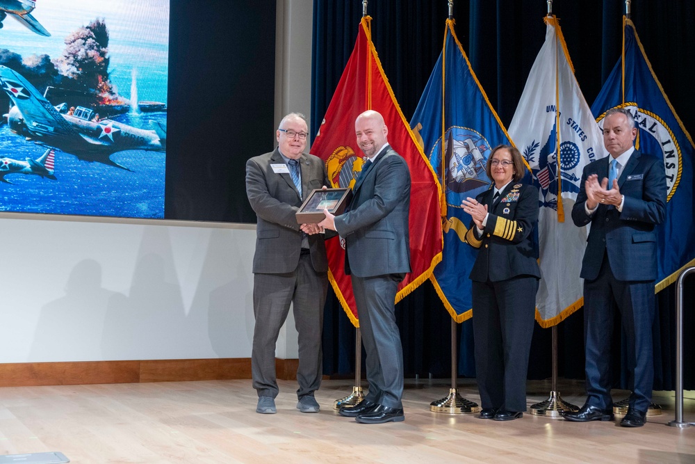 CNO Attends Naval History Essay Award Presentation