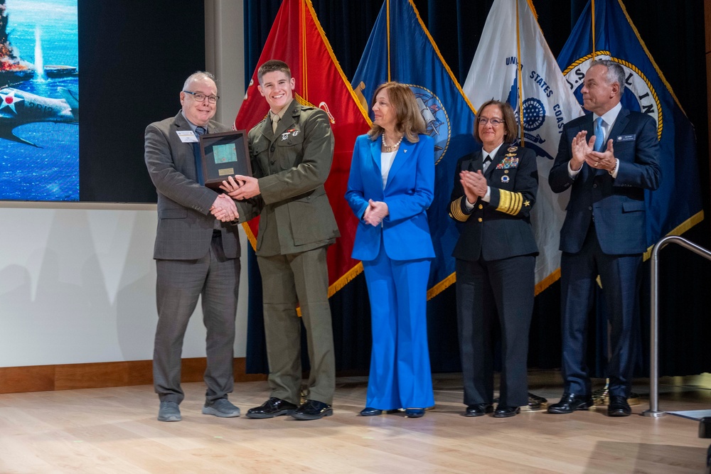 CNO Attends Naval History Essay Award Presentation
