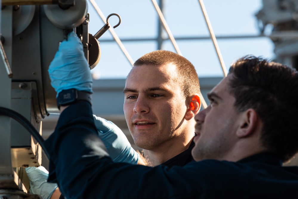 Nimitz Sailors Conduct Maintenance on Searchlight
