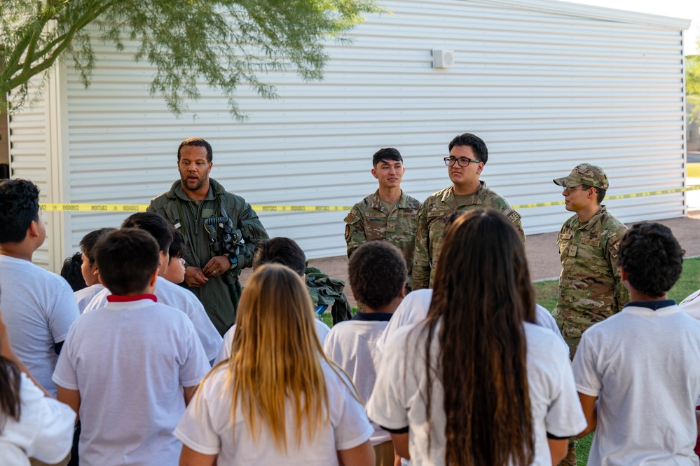 Luke AFB participates in Tillman STEM event