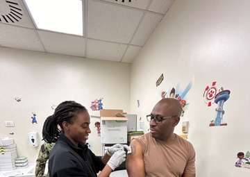 NMRTC Sigonella Commanding Officer and Executive Officer Receive Influenza Vaccine