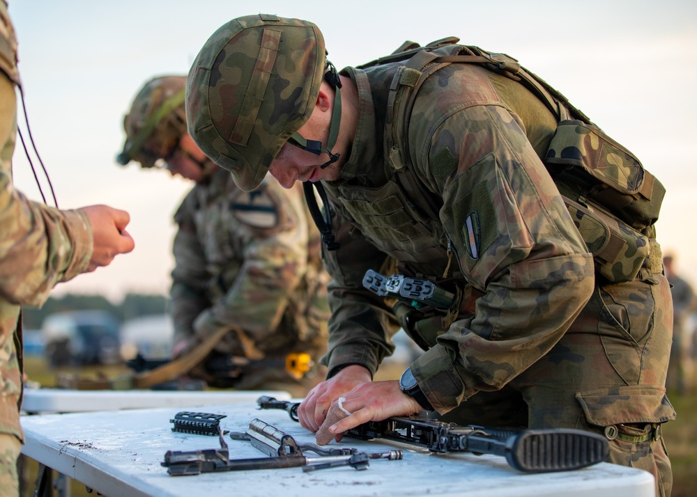 1st Cavalry Division Conducts Final Weapon Assembly during E3B in Poland