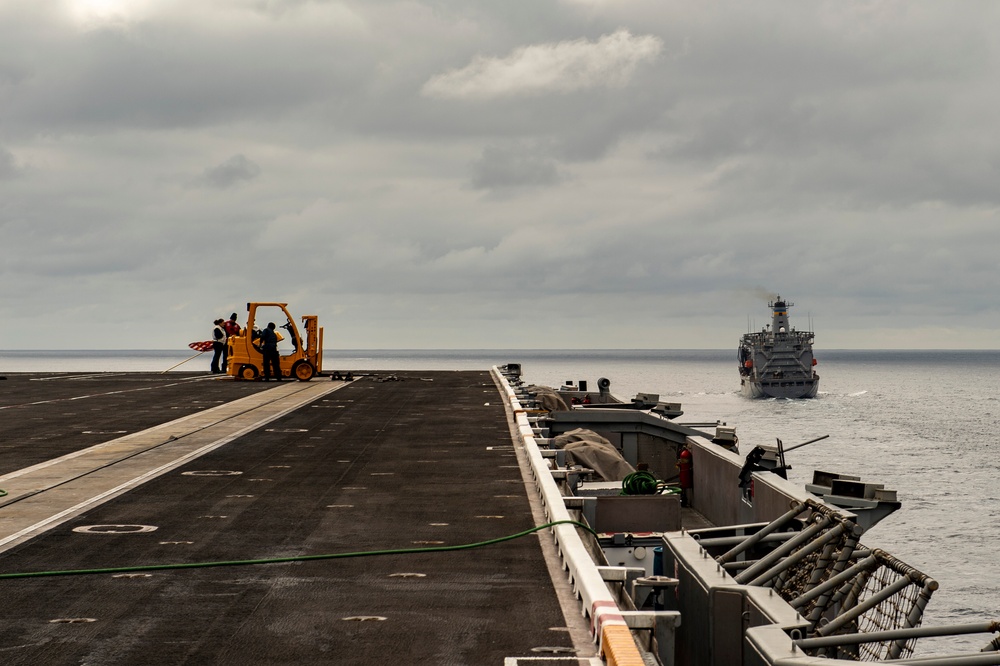 USS Carl Vinson (CVN 70) Conducts a Refueling-at-Sea