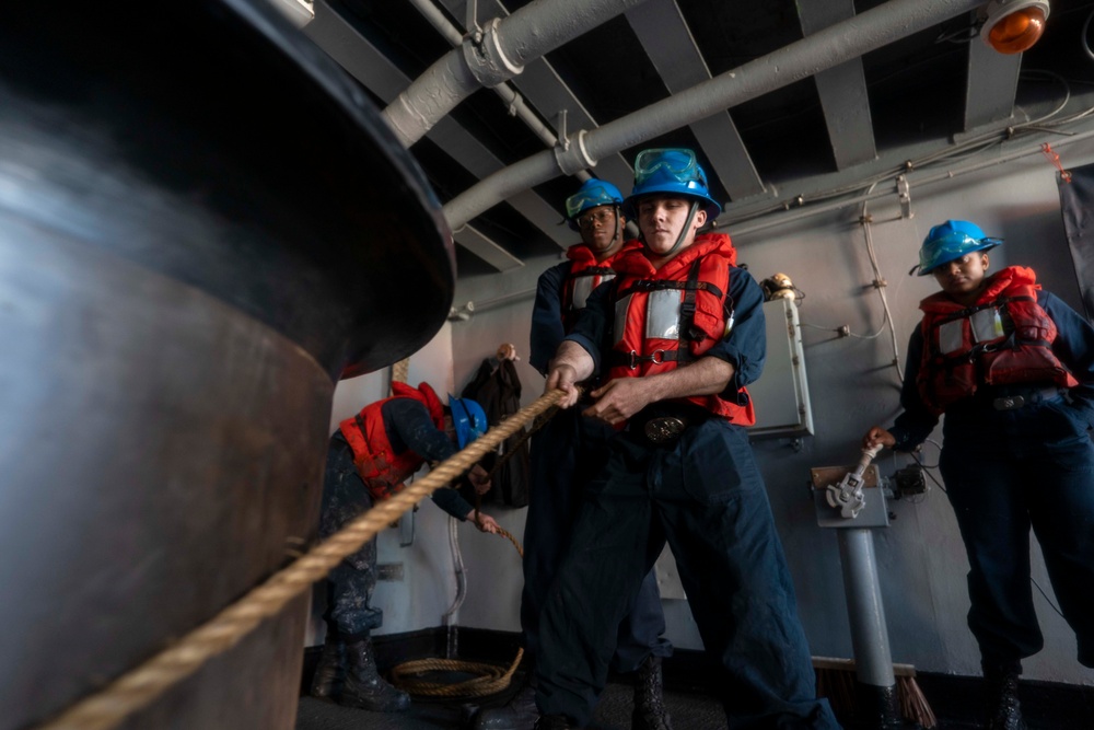 USS Carl Vinson (CVN 70) Conducts a Refueling-at-Sea