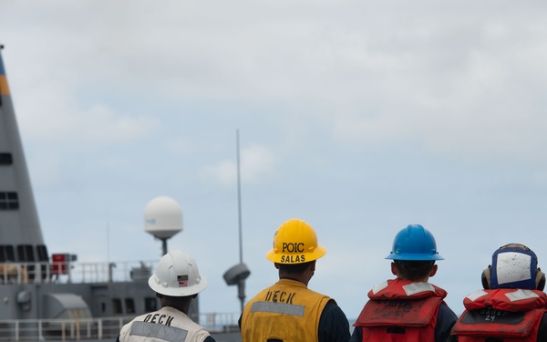 USS Carl Vinson (CVN 70) Conducts a Refueling-at-Sea