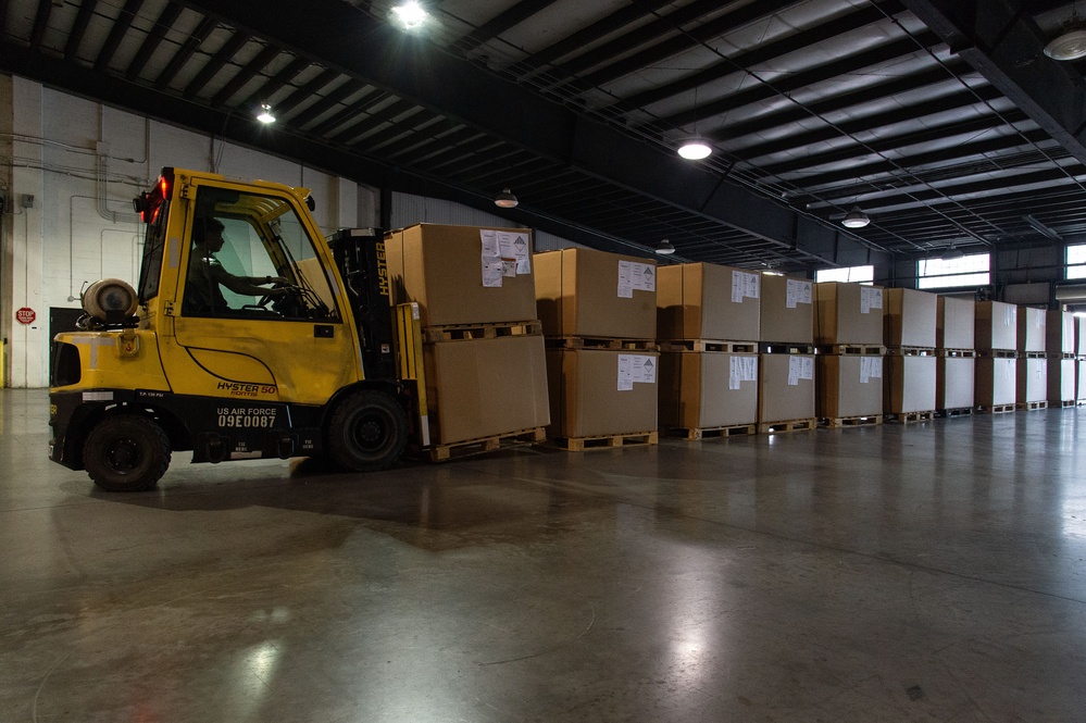436th APS helps move DeCA consumables to USEUCOM