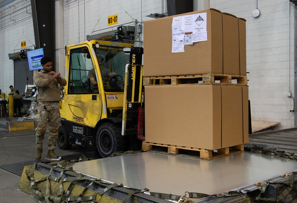 436th APS helps move DeCA consumables to USEUCOM