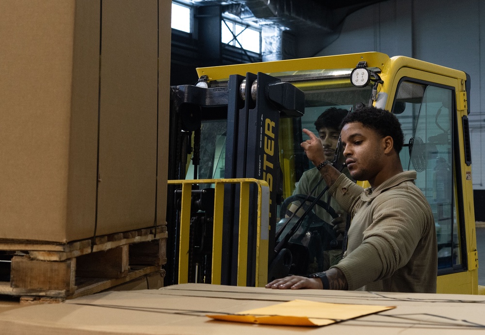436th APS helps move DeCA consumables to USEUCOM