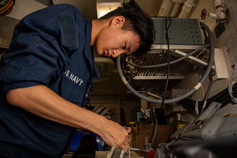 Daily Operations Aboard USS Carl Vinson (CVN 70)