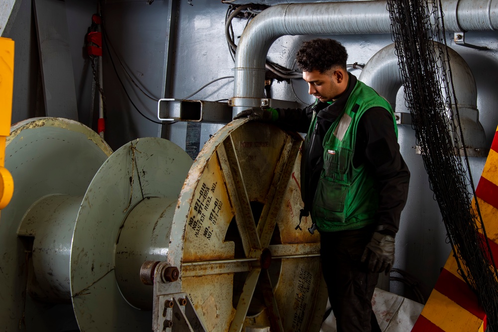 Daily Operations Aboard USS Carl Vinson (CVN 70)