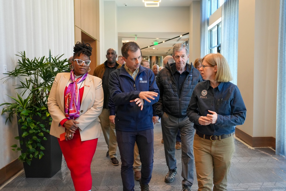 Top Leaders Visit Buncombe County, NC EOC