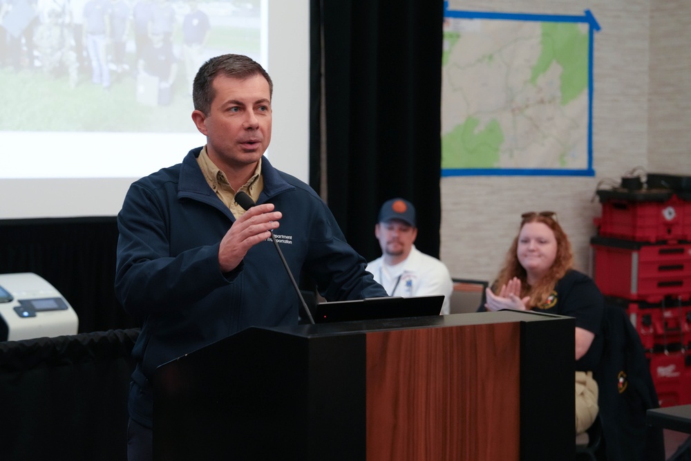 Top Leaders Visit Buncombe County, NC EOC