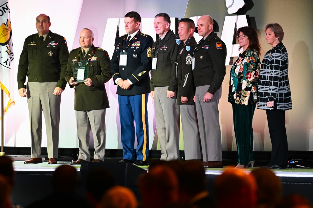 Minnesota Army National Guard units honored at AUSA expo