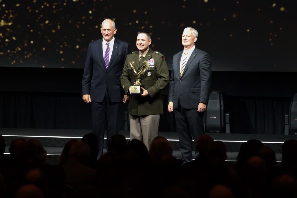 Minnesota Army National Guard units honored at AUSA expo