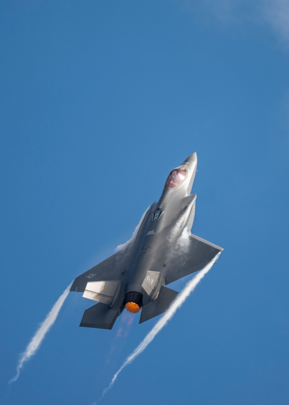 F-35 Demo Team practices for Jacksonville Airshow