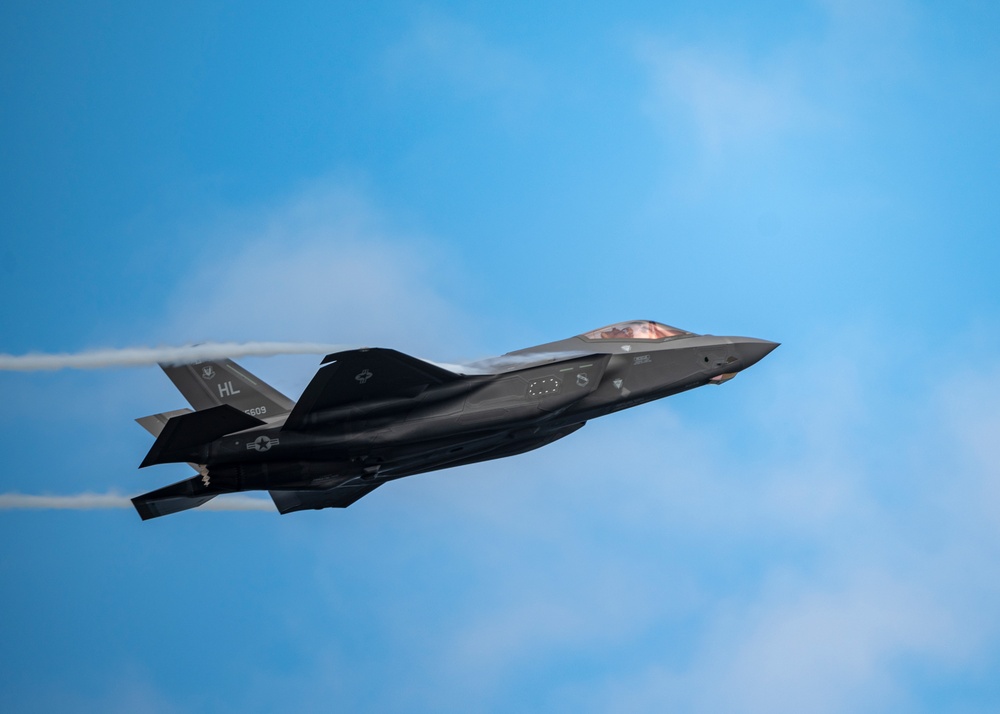 F-35 Demo Team practices for Jacksonville Airshow