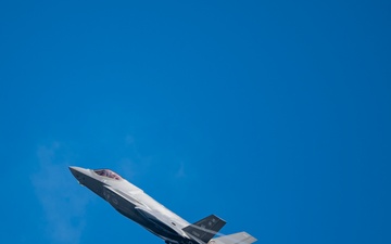 F-35 Demo Team practices for Jacksonville Airshow