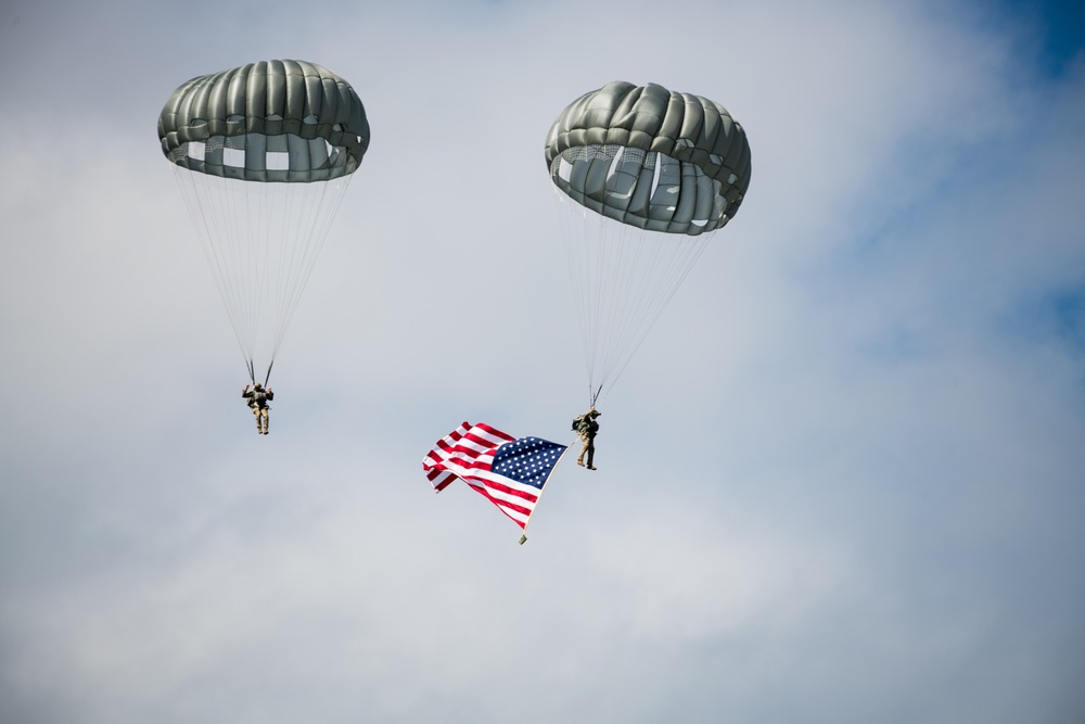 DVIDS Images FLARNG Special Forces Perform During NAS Jacksonville