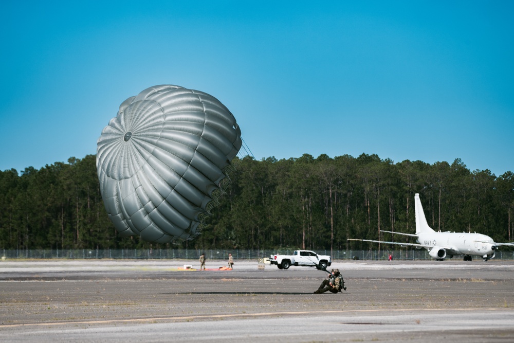 DVIDS Images FLARNG Special Forces Perform During NAS Jacksonville