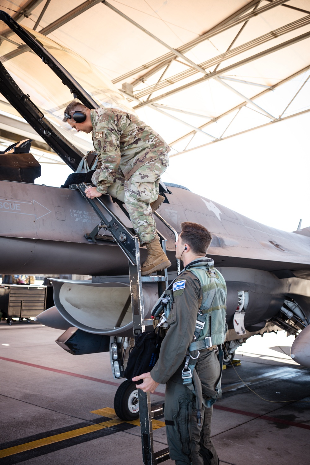 F-16 Take Off &amp; AFE Inspection