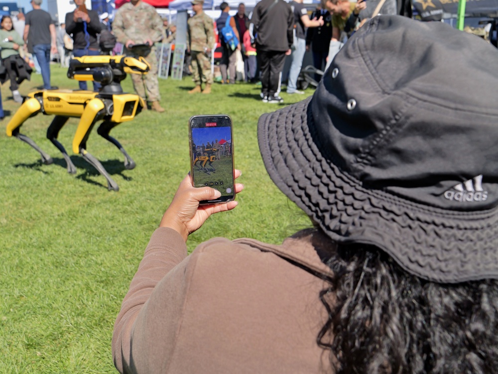 Army Introduces itself during San Francisco Fleet Week