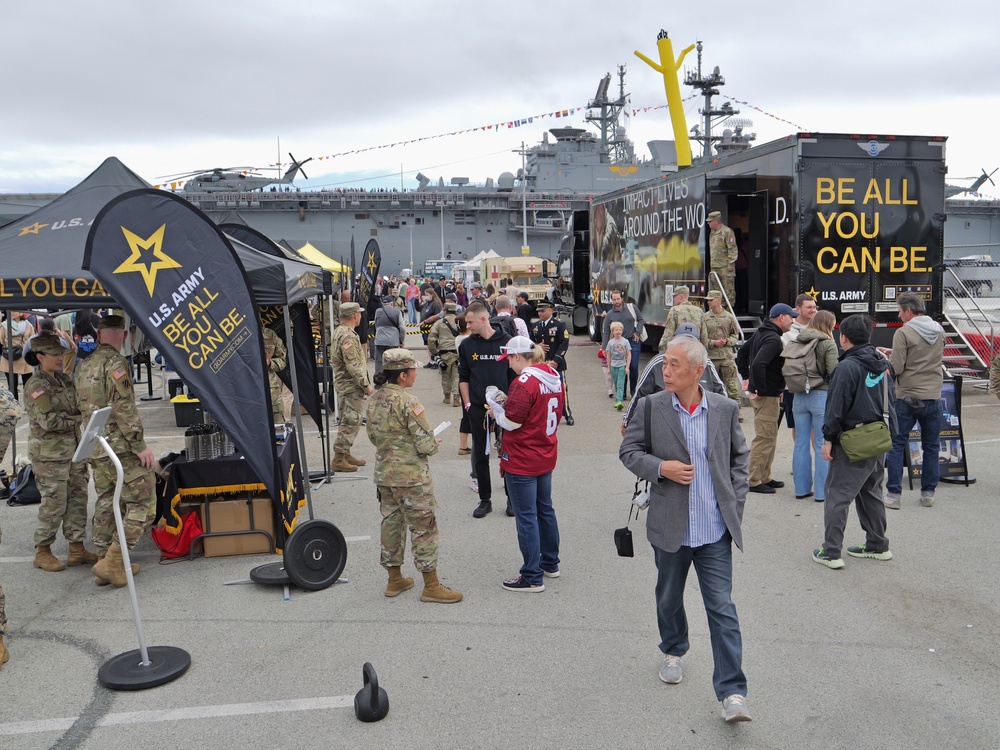 Army Introduces itself during San Francisco Fleet Week