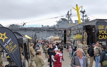 Army Introduces itself during San Francisco Fleet Week