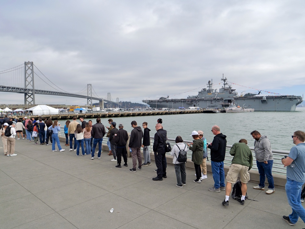 Army Introduces itself during San Francisco Fleet Week