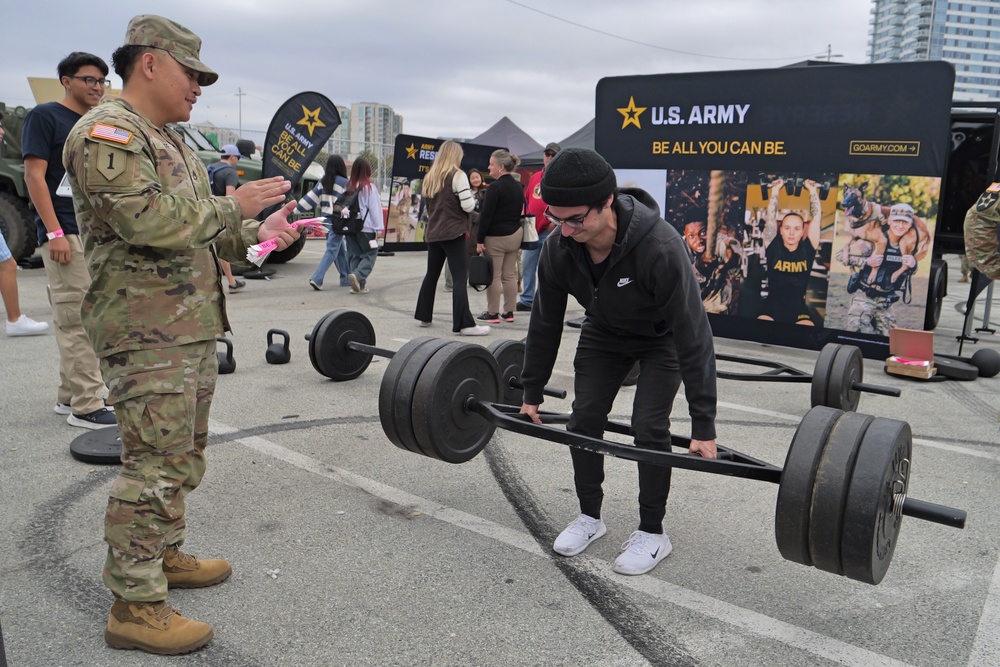 Army Introduces itself during San Francisco Fleet Week