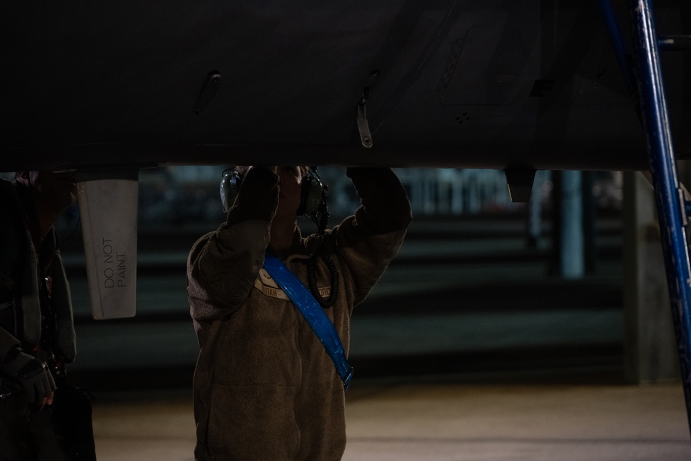 DVIDS Images Super Nights Airmen Generate Training Flights [Image