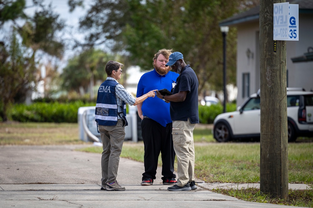 FEMA Disaster Survivor Assistance Teams in Charlotte County Florida