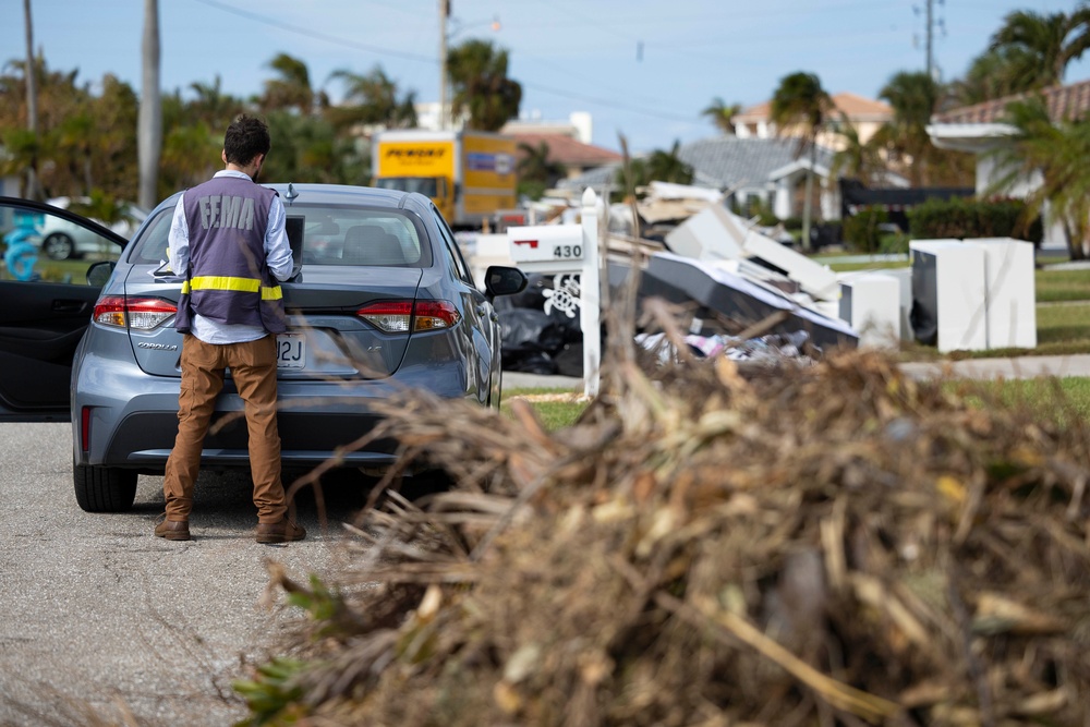 FEMA Disaster Survivor Assistance Teams in Charlotte County Florida