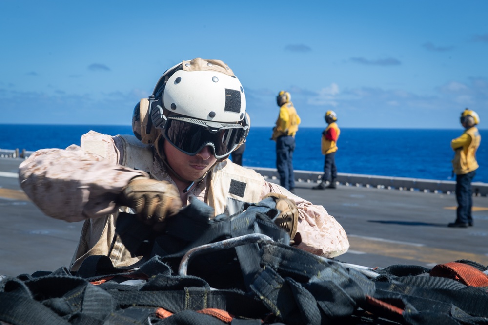 Boxer, USNS Carl Brashear conduct a Replenishment-at-Sea