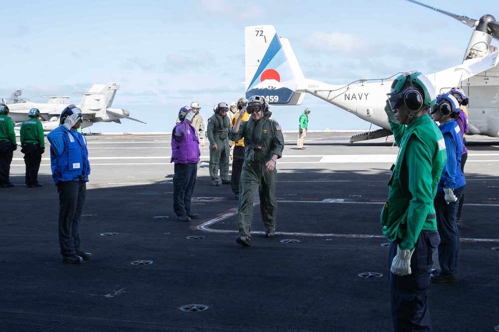 Commander, U.S. Pacific Fleet visits USS George Washington