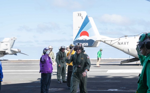 Commander, U.S. Pacific Fleet visits USS George Washington