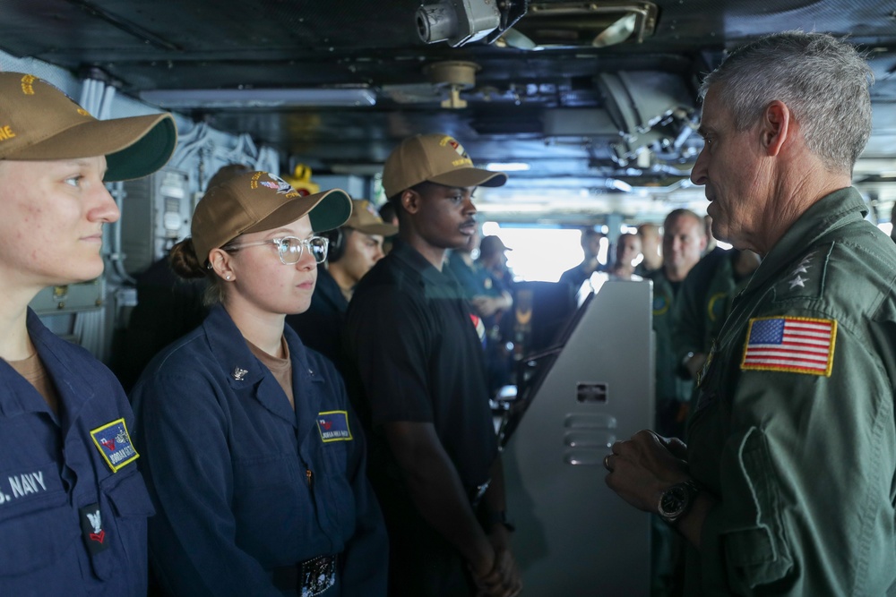 Commander, U.S. Pacific Fleet visits USS George Washington.