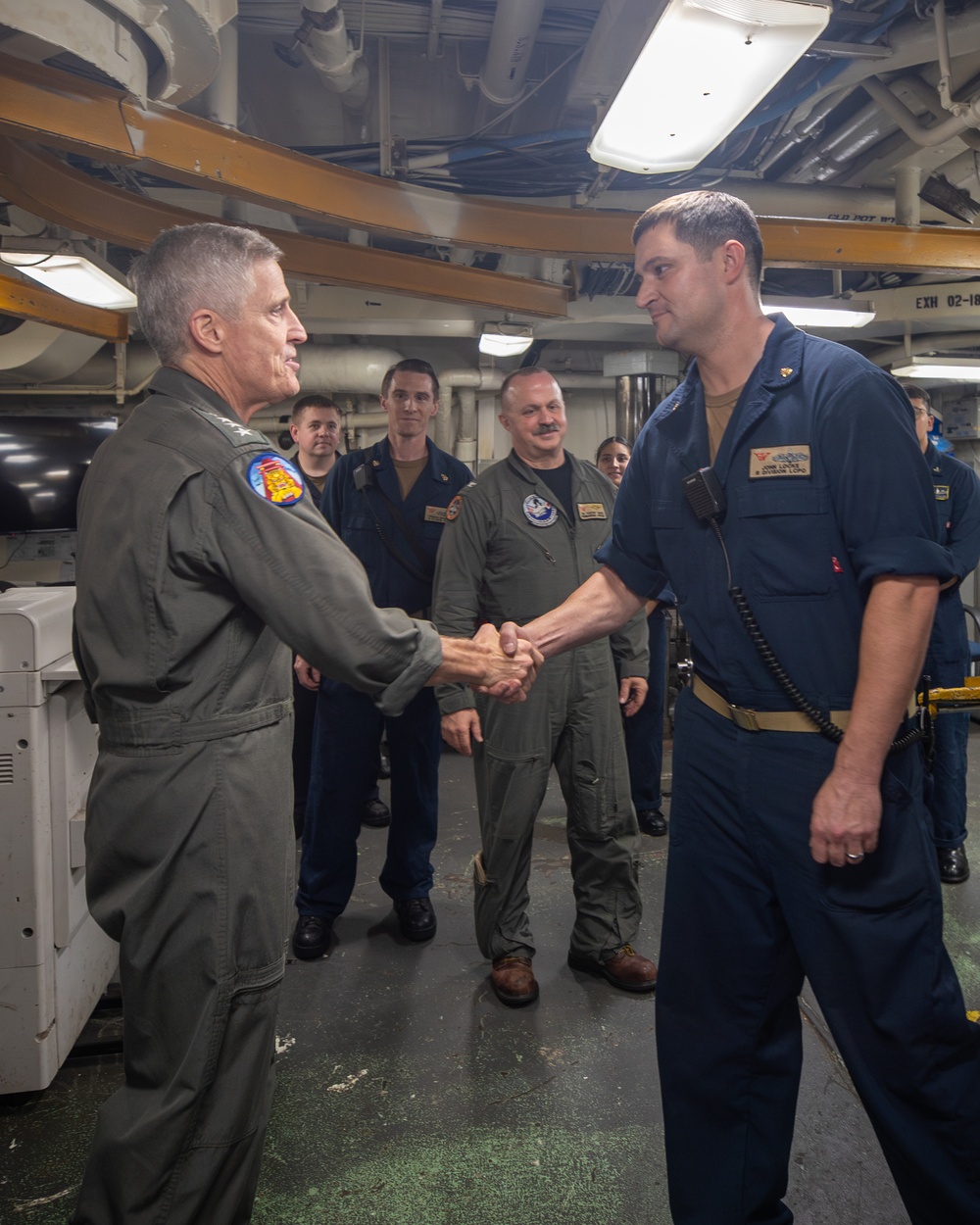 Commander, U.S. Pacific Fleet visits USS George Washington