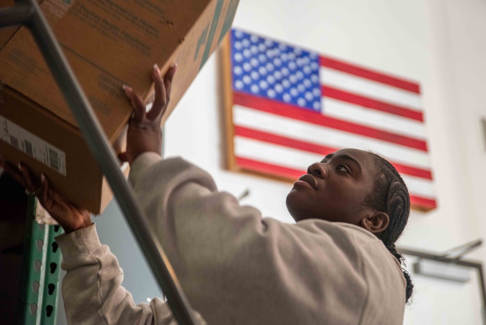 USS Ronald Reagan (CVN 76) Sailors volunteer during a community relations event